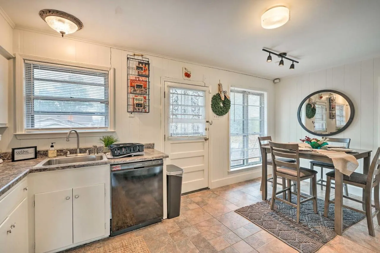 Memphis Vacation Rental - Half Mi To Graceland