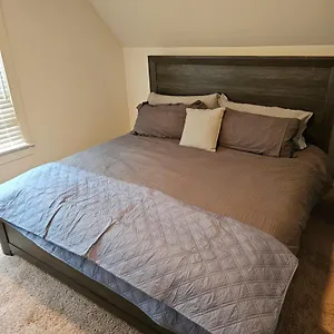 Modern Midtown With 3 King Beds Holiday home